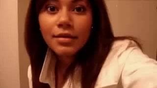 Она танцует сексуально в чулках