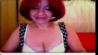 Старушка хочет показать ее большие сиськи!