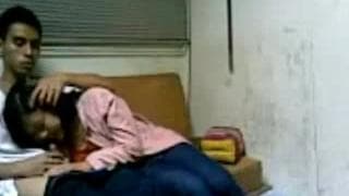 Она хочет попробовать его молодой член