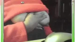 Она имеет хорошую большую пару сисек