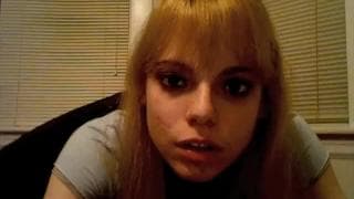 Эта блондинка получает полное лицо спермы