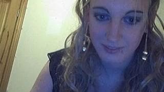 Эта девушка сделает стриптиз для всех.