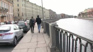 Логан заполучает член в ее тугую попку