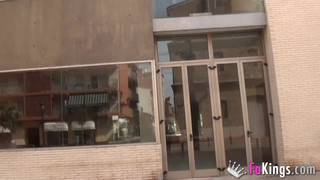 Кармен жестко трахнули в задницу Кармен жестко трахнули в задницу