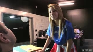 Марина Анджел- сексуальная танцовщица