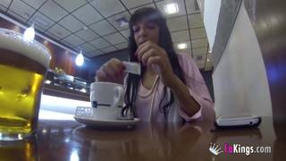 Иоландалюбит позу наездницы