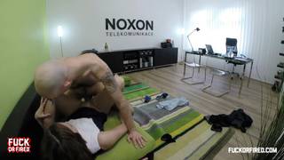 Виктория трахается со своим боссом в офисе