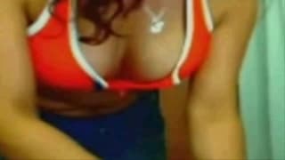 Грудастая девушка хочет мастурбировать