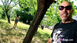 Памела - испанская женщина, ебётся на улице