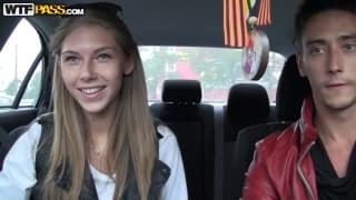 Эта довольная шлюха любит секс в отпуске Эта довольная шлюха любит секс в отпуске