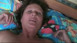 Зрелая и очень горячая женщина