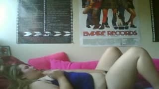 Короткая сцена мастурбации соло