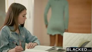 Райли Рейд наслаждается чёрным хуем Райли Рейд наслаждается чёрным хуем