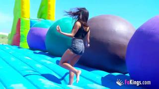 Гала Браун любит секс на открытом воздухе