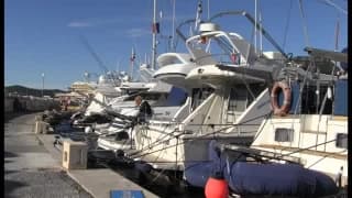 Эта горячая блондинка готова чувствовать член