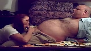 Старик трахает распутную студентку