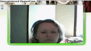 Она кидает работу, чтобы показать себя в чате