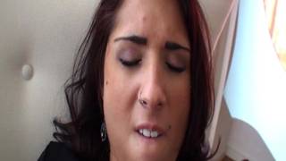 Латина, которая любит играть со своей жопой