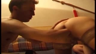 Французская женщина получает кулак в киску Французская женщина получает кулак в киску