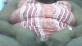 Черная зрелая сука покажет нам шоу