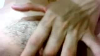 Молоденькая блондинка играет со своей пиздой