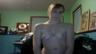 Розовый фаллоимитатор внутри нее