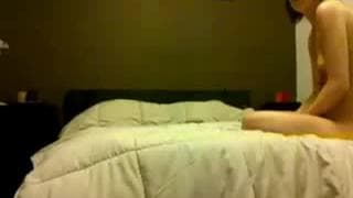 Она наслаждается сексом с ним