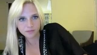 Горячая блондинка с большими сиськами