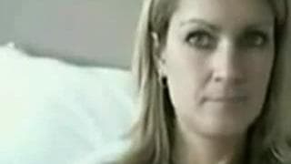 Грудастая шлюха любит мастурбировать