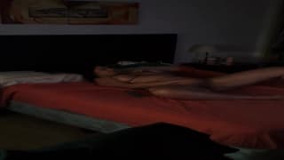 Этот парень удивляет жену своим членом