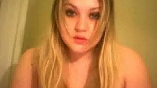 Пухлая мамаша играет с собой