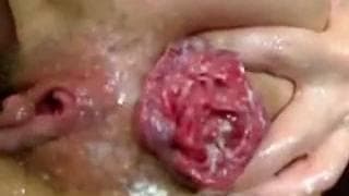 Мадам, растяните свою киску так, чтобы туда вошло, что захочешь!