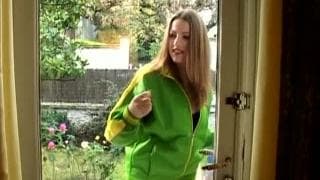 Она хочет глубоко чувствовать его в своей жопе