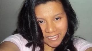 Латинская женщина возбуждается от сосания