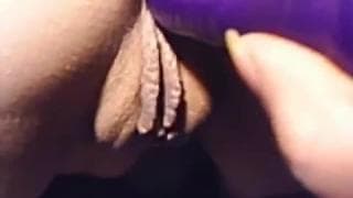 Играя с секс-игрушками перед трахом