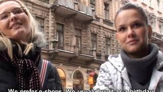 Они ебутся за деньги и наслаждаются вечером Они ебутся за деньги и наслаждаются вечером