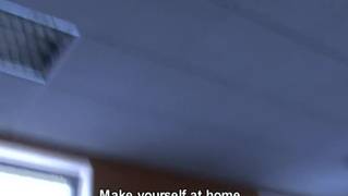 Она позволяет её трахнуть в обмен на деньги