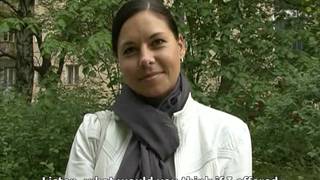Эта шлюха ебётся с незнакомцем на улице Эта шлюха ебётся с незнакомцем на улице