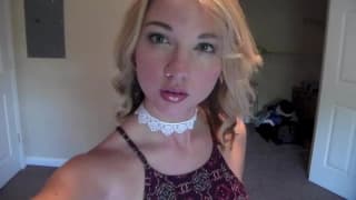 Горячая блонди любит мастурбировать для тебя