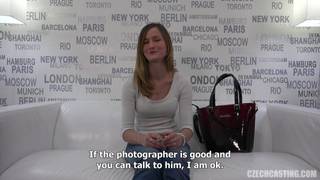 Горячая милашка делает всё в этом кастинге