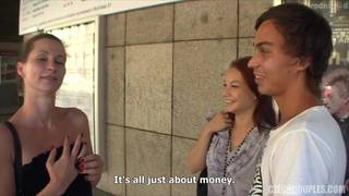 Эти распутные пары жёстко трахаются в лесу