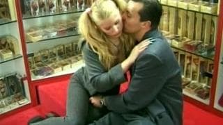 Она любит его член в её заднице, когда ебётся