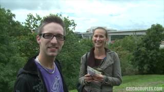 Молодая чешская пара ебётся на улице