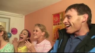 Эта вечеринка заканчивается сексом для всех Эта вечеринка заканчивается сексом для всех
