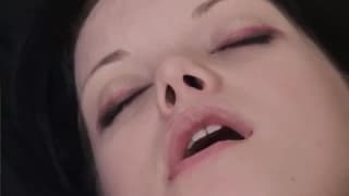 Она просто жжде сексуальной разгрузки