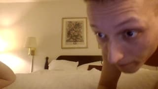 Он кладёт весь свой член в её влажную пизду