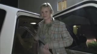 Они становятся горячей в машине и раздевается