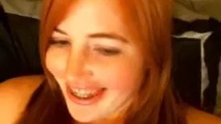 Частное шоу со стеклянным дилдо пред камерой