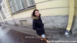 Брюнетка Алина-демонстрирует свои прелести и трахается с парнем!