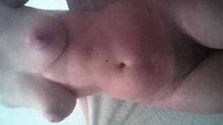 После душа я люблю показывать свои сиськи